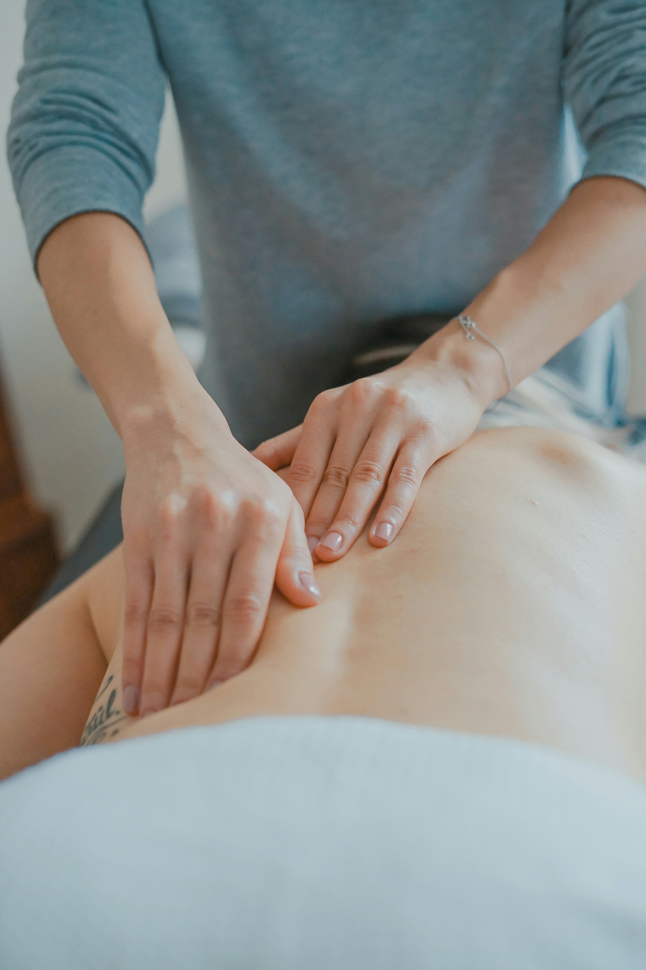 massage hands
